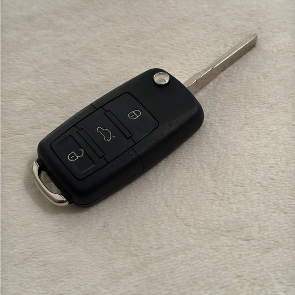 Hidden compartment key fob. - Picture 2 of 5